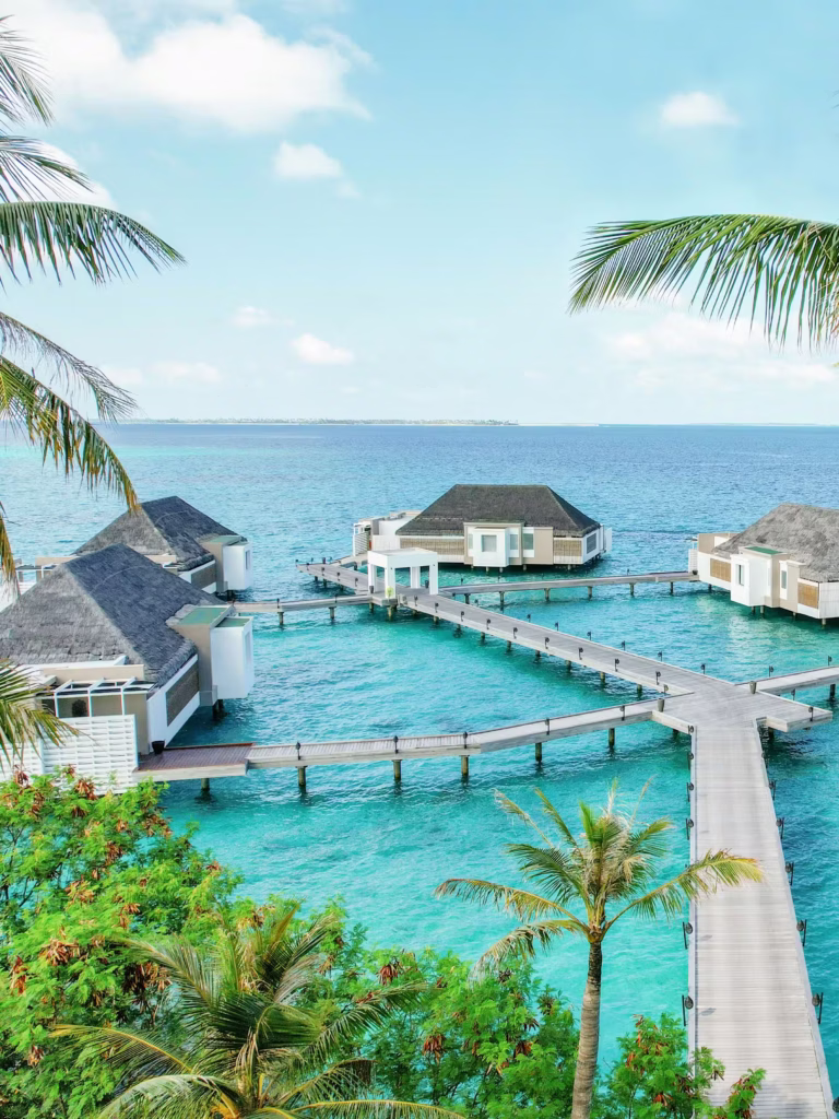 z 6el vxedbnpflm webrgb chevalblancrandheli watervilla oliverfly march2023